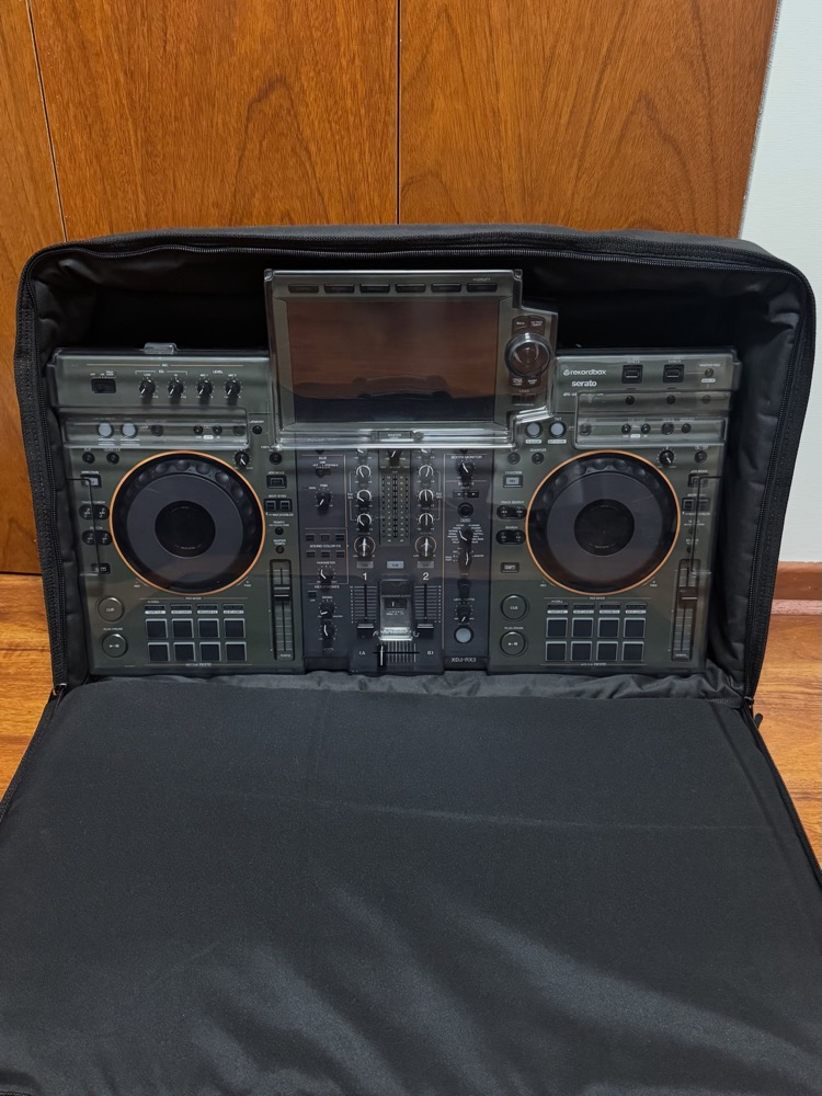 Bolso CUE Store para XDJ terminado, vista frontal